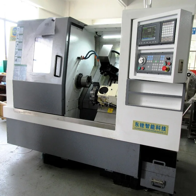 Máy tiện CNC